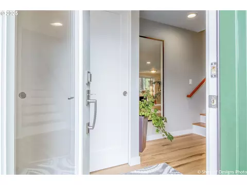 Entry Way - 202 Foxtail Dr, Eugene, OR 97405 photo 1 of 2