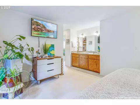 Bedroom - 202 Foxtail Dr, Eugene, OR 97405 photo 4 of 4