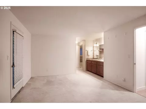 Bedroom - 202 Foxtail Dr, Eugene, OR 97405 photo 3 of 4