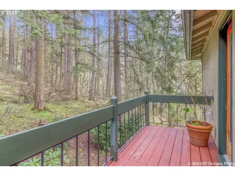 Exterior - 202 Foxtail Dr, Eugene, OR 97405 photo 4 of 8