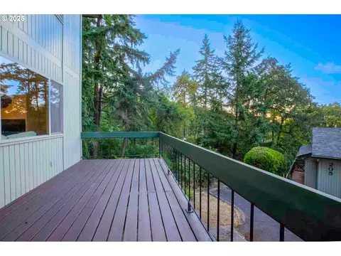 Exterior - 202 Foxtail Dr, Eugene, OR 97405 photo 2 of 8