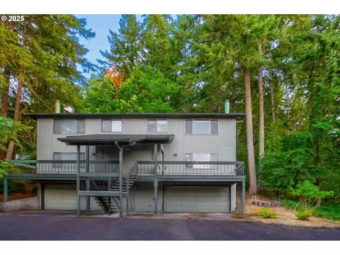 202 Foxtail Dr, Eugene, OR 97405