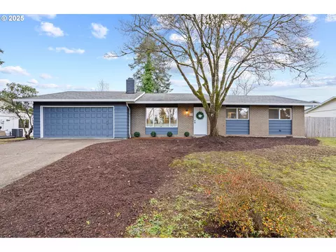 8715 NE 57th St, Vancouver, WA 98662