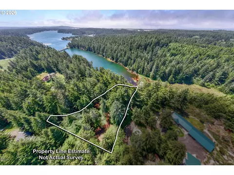 5490 Little Woahink Dr, Florence, OR 97439