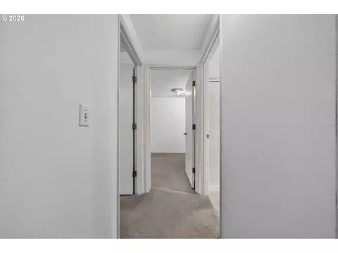 Entry Way - 20 Brae Burn Dr, Eugene, OR 97405 photo 4 of 4