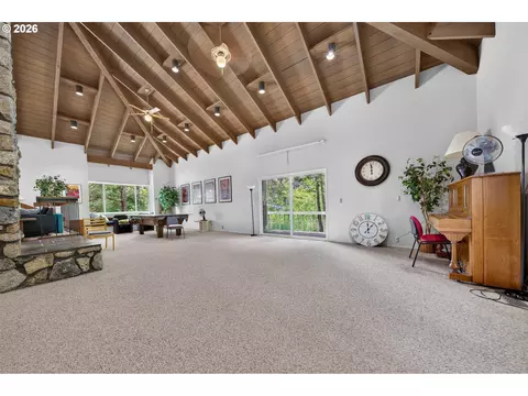 Living - 20 Brae Burn Dr, Eugene, OR 97405 photo 8 of 9