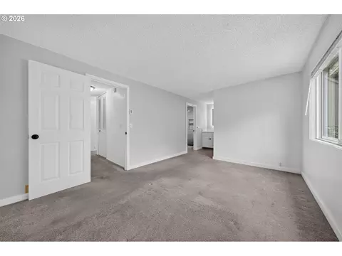 Bedroom - 20 Brae Burn Dr, Eugene, OR 97405 photo 2 of 7