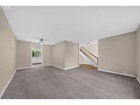 Living - 20 Brae Burn Dr, Eugene, OR 97405 photo 5 of 9