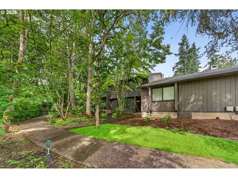 Exterior - 20 Brae Burn Dr, Eugene, OR 97405 photo 5 of 10