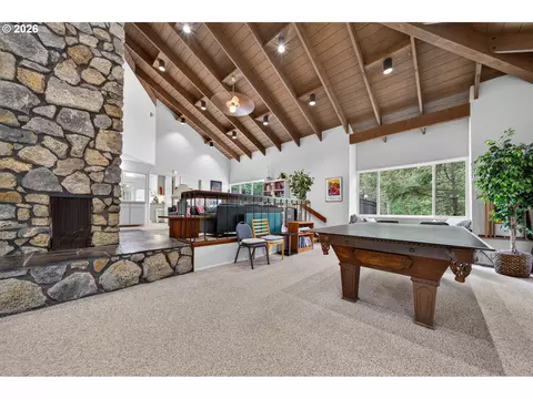Living - 20 Brae Burn Dr, Eugene, OR 97405 photo 9 of 9