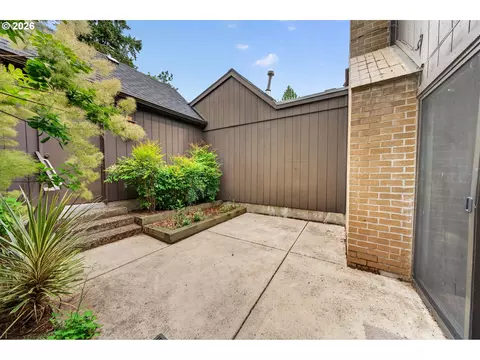 Exterior - 20 Brae Burn Dr, Eugene, OR 97405 photo 3 of 10