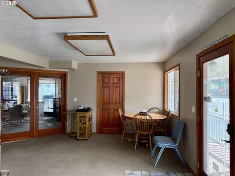 Entry Way - 2091 Broadway Ave, North Bend, OR 97459 photo 2 of 2