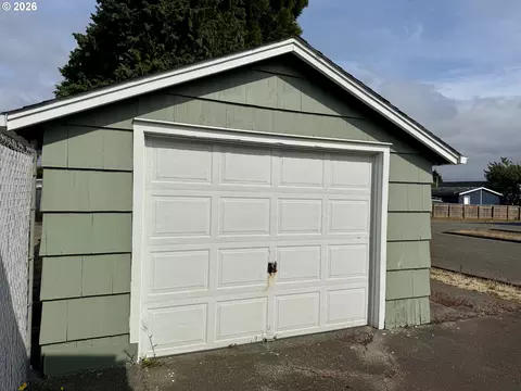 Exterior - 2091 Broadway Ave, North Bend, OR 97459 photo 5 of 7