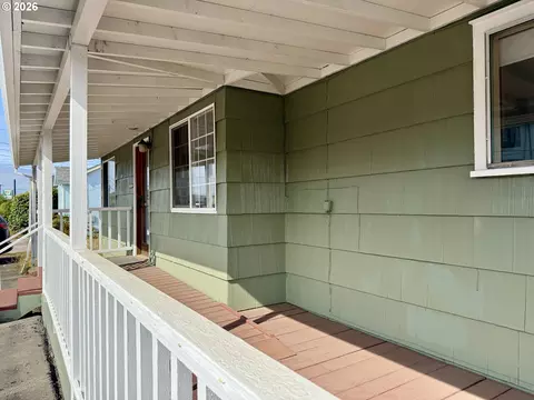 Exterior - 2091 Broadway Ave, North Bend, OR 97459 photo 2 of 7
