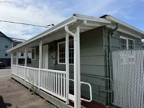 Exterior - 2091 Broadway Ave, North Bend, OR 97459 photo 4 of 7