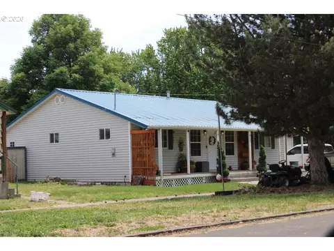 335 N 4th St, Athena, OR 97813