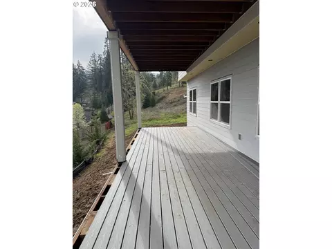 Exterior - 6884 Forest Ridge Dr, Springfield, OR 97478 photo 5 of 10