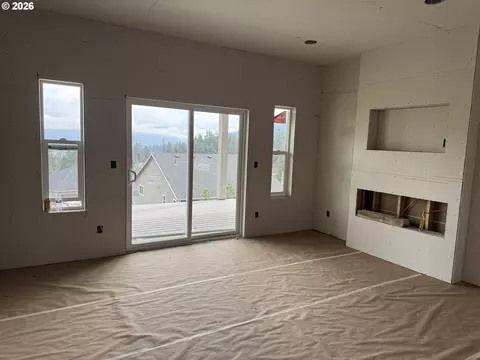 Living - 6884 Forest Ridge Dr, Springfield, OR 97478 photo 3 of 3
