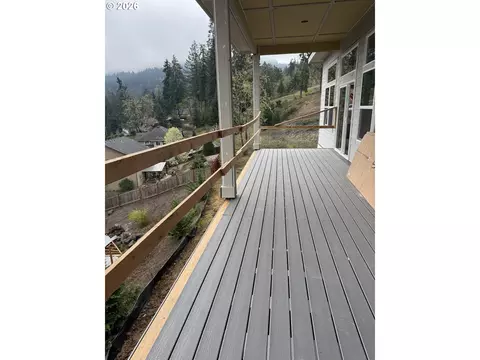 Exterior - 6884 Forest Ridge Dr, Springfield, OR 97478 photo 4 of 10