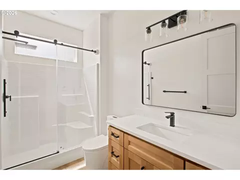Bath - 6884 Forest Ridge Dr, Springfield, OR 97478 photo 4 of 4
