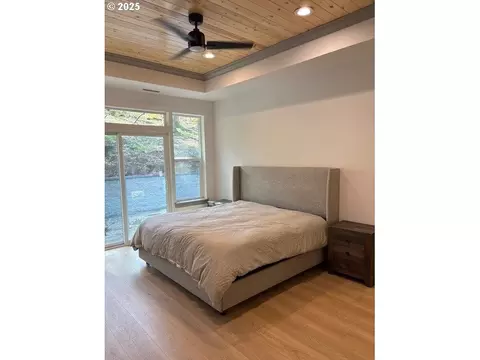 Bedroom - 6884 Forest Ridge Dr, Springfield, OR 97478 photo 1 of 5