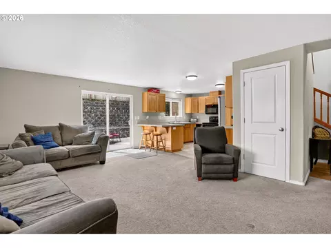 Living - 37520 Green Mountain St, Sandy, OR 97055 photo 3 of 5