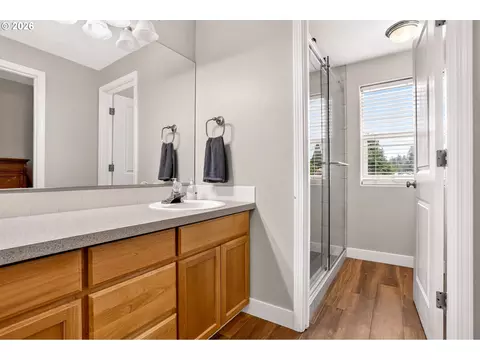 Bath - 37520 Green Mountain St, Sandy, OR 97055 photo 2 of 4