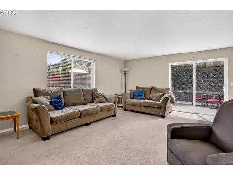 Living - 37520 Green Mountain St, Sandy, OR 97055 photo 5 of 5