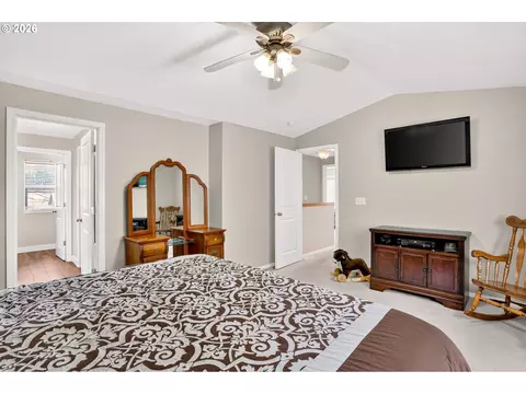 Bedroom - 37520 Green Mountain St, Sandy, OR 97055 photo 3 of 5