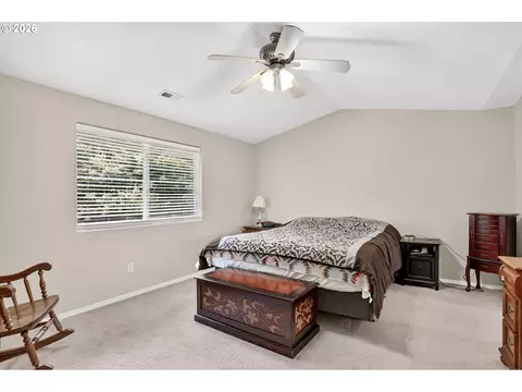 Bedroom - 37520 Green Mountain St, Sandy, OR 97055 photo 1 of 5
