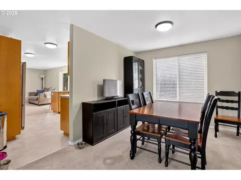 Dining - 37520 Green Mountain St, Sandy, OR 97055 photo 3 of 3