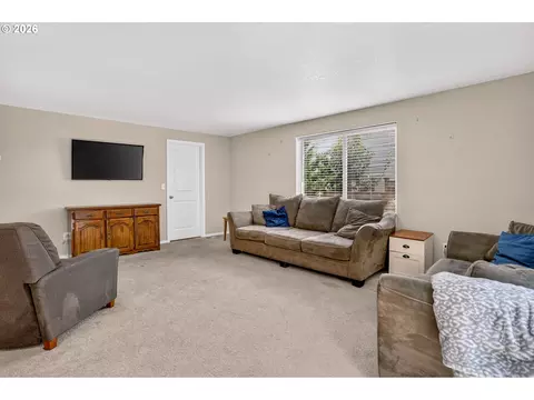 Living - 37520 Green Mountain St, Sandy, OR 97055 photo 4 of 5