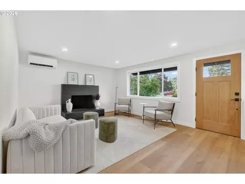 Living - 288 Suburban Ave, Eugene, OR 97404 photo 1 of 3