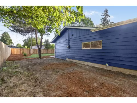 Exterior - 288 Suburban Ave, Eugene, OR 97404 photo 6 of 9