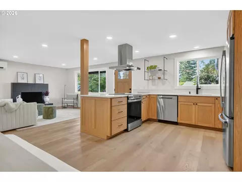 Kitchen - 288 Suburban Ave, Eugene, OR 97404 photo 7 of 7