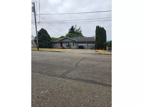 1644 Meade St, North Bend, OR 97459