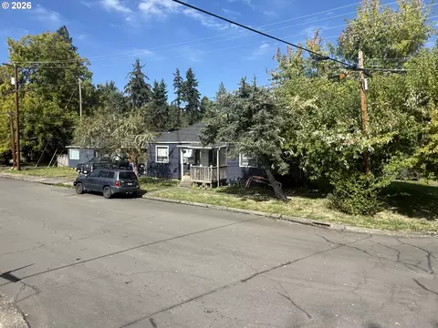 893 Sprague St, Eugene, OR 97405 photo 4