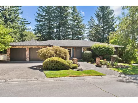 32 Independence Ave, Lake Oswego, OR 97035