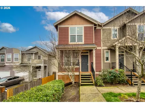 2753 SE Nicklaus Ct, Hillsboro, OR 97123