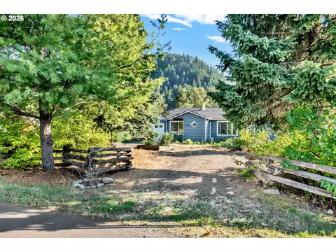 47576 Riverview St, Oakridge, OR 97463