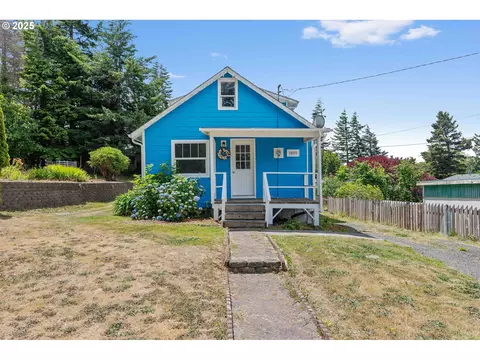 1033 Ohio Ave, North Bend, OR 97459