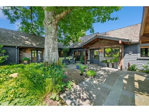 18300 S Whitten Ln, West Linn, OR 97068