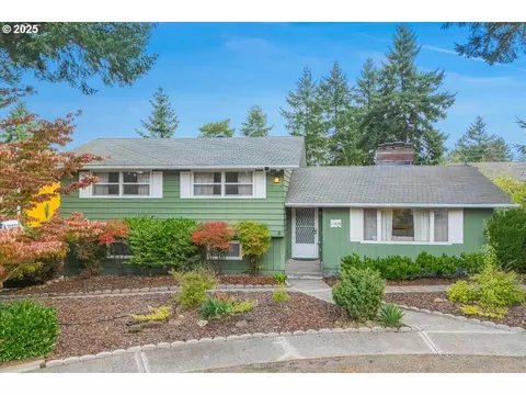 11030 NE Davis St, Portland, OR 97220