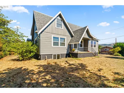 1548 NW Eden St, Roseburg, OR 97470