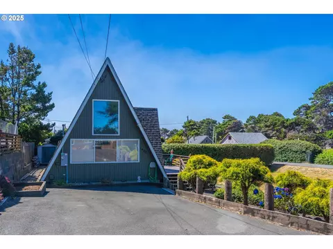 1420 NW 20th St, Lincoln City, OR 97367