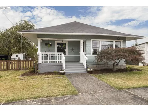 246 Schooling St, Harrisburg, OR 97446