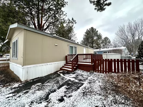 1809 26th St #15, La Grande, OR 97850