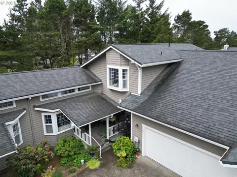2013 Royal Saint George Dr, Florence, OR 97439