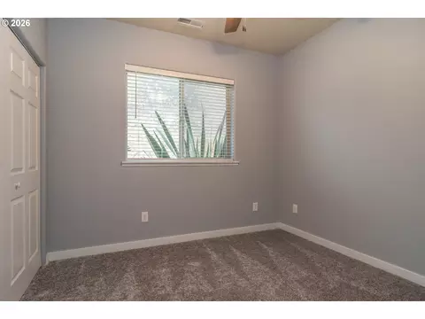 Bedroom - 175 Doe Rd, Glide, OR 97443 photo 4 of 8