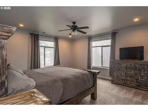 Bedroom - 175 Doe Rd, Glide, OR 97443 photo 6 of 8